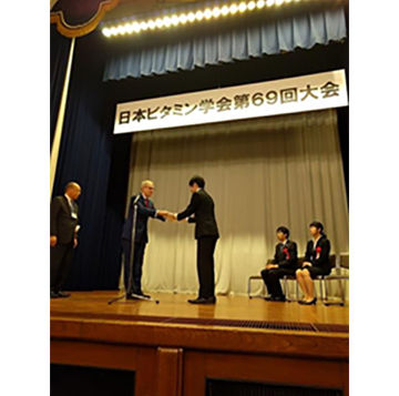 「若手海外優秀発表賞（アムウェイアワード）」表彰式
